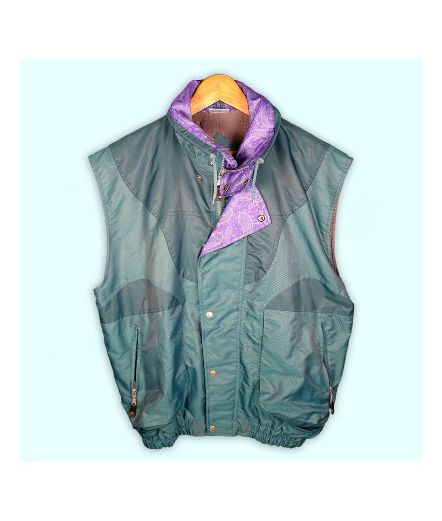 Veste sans manche de la marque Equipe verte et violette, motif à l'intérieur. Deux poches à fermeture sur les côtés.
