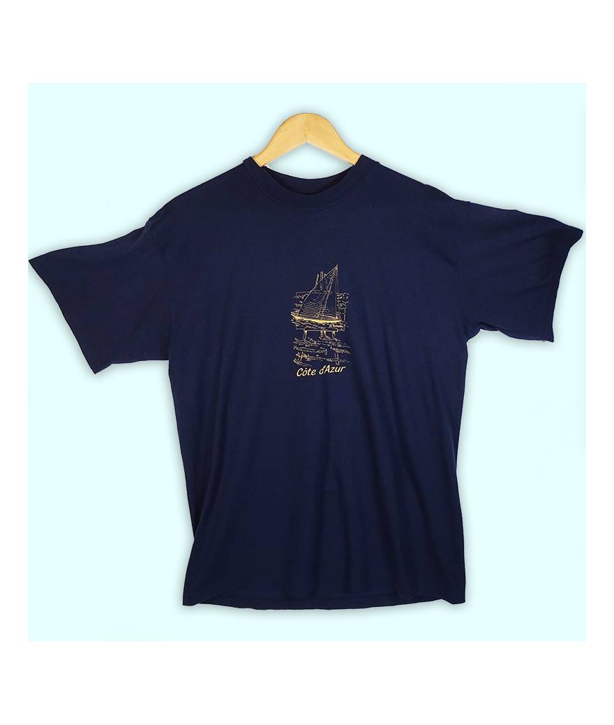 T-shirt bleu marine, imprimé central Côte d'Azur avec un voilier