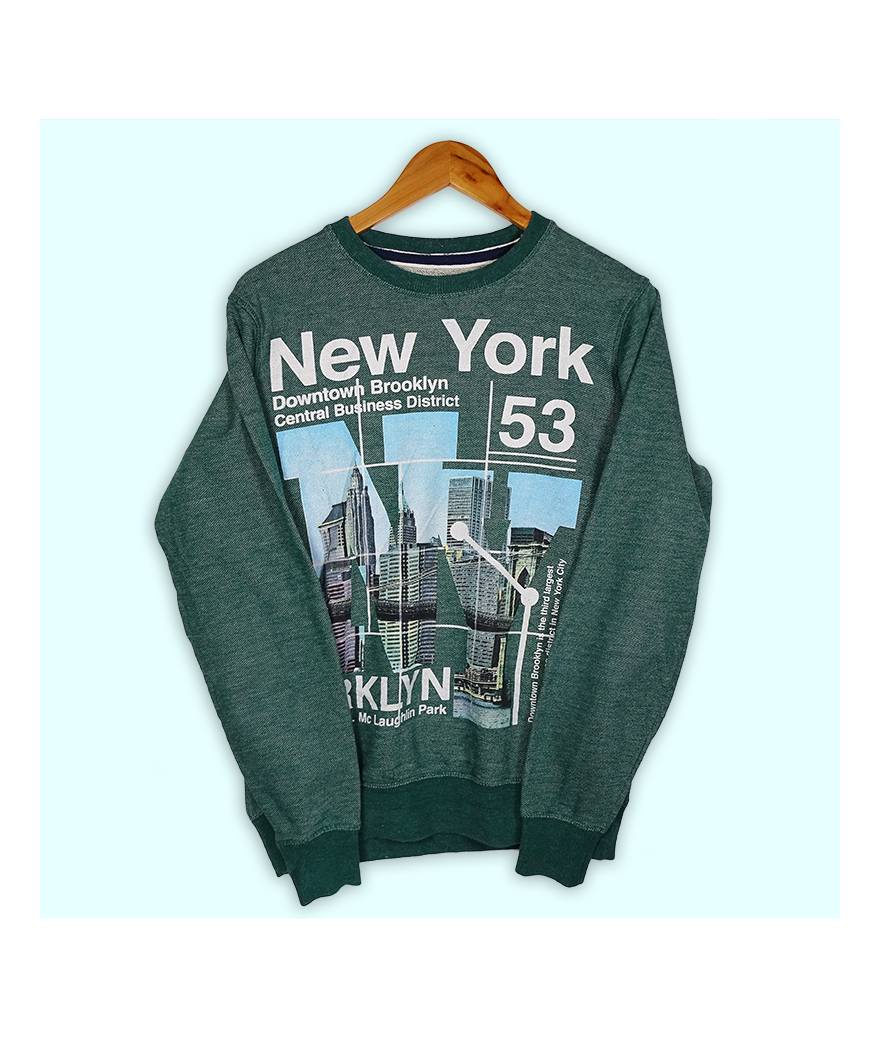 Sweat marque Alcott vert "New York USA Downtown Brooklyn, Central business District". Très grand logo imprimé à l'avant.