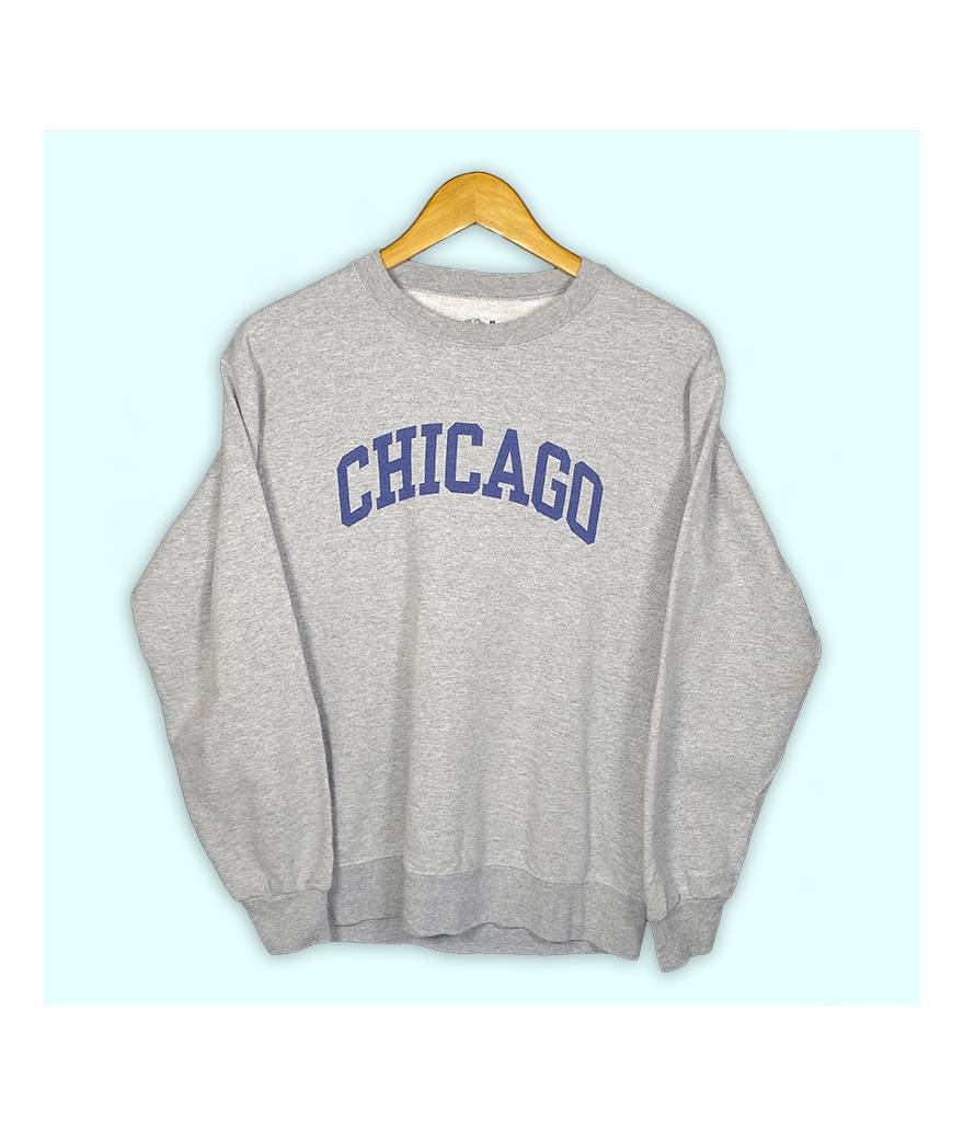 Sweat Chicago gris, grand logo imprimé à l'avant.