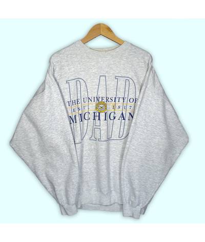 Sweater gris de l'université du Michigan, très grand logo imprimé à l'avant.
