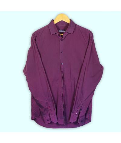 Chemise Tommy Hilfiger à rayures violettes et bleu marine.