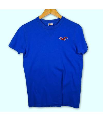 T-shirt Hollister bleu, logo brodé au coeur.