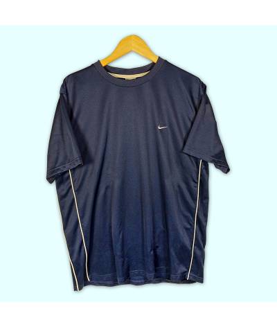 T-Shirt Nike bleu marine, logo brodé au coeur