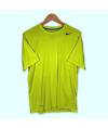 T-Shirt Nike jaune souple, logo épaule gauche.