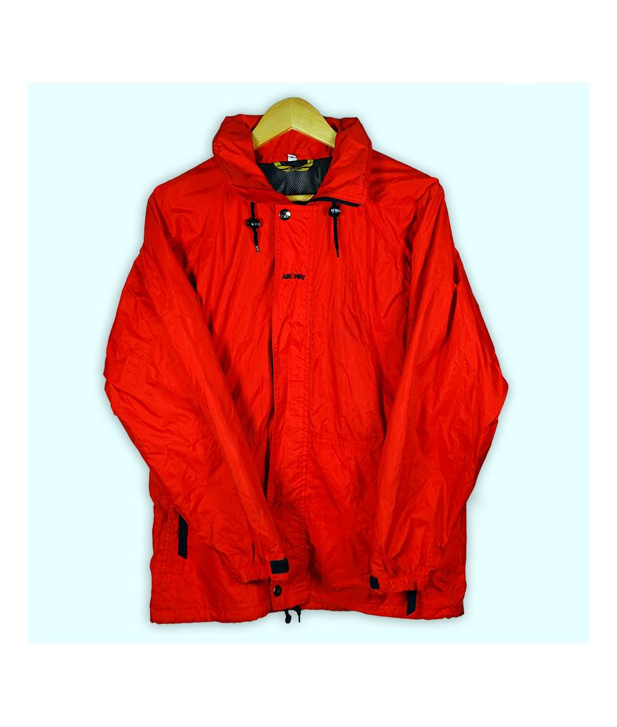 Veste K-WAY rouge double épaisseur, deux poches, capuche qui se range dans le col.